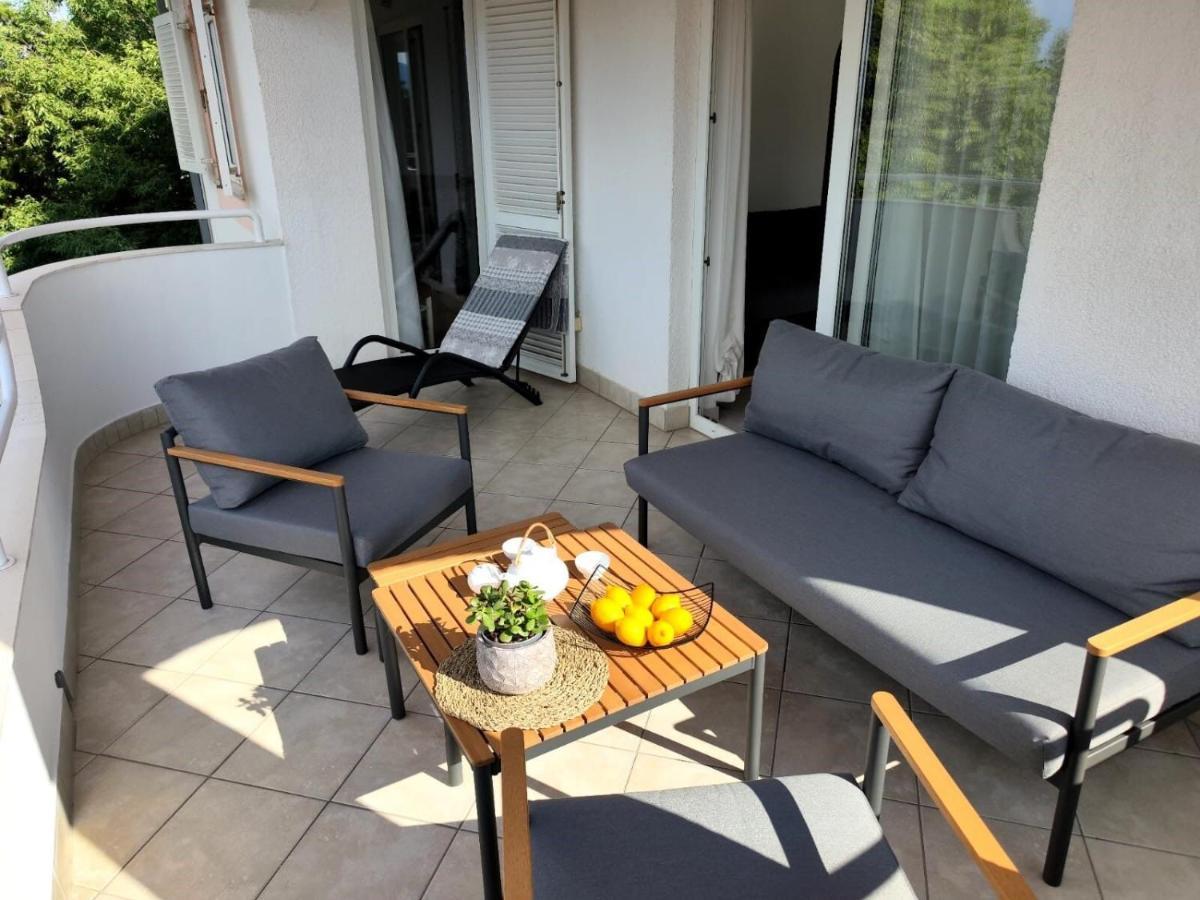 Apartments Snjezana Novi Vinodolski Exterior photo