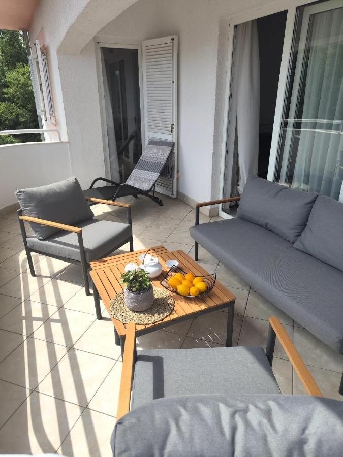 Apartments Snjezana Novi Vinodolski Exterior photo