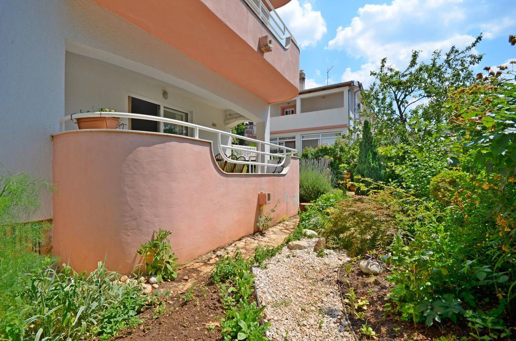 Apartments Snjezana Novi Vinodolski Exterior photo